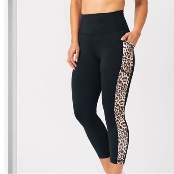ZYIA Black and Leopard Cropped Leggings Size 4 - Picture 1 of 5
